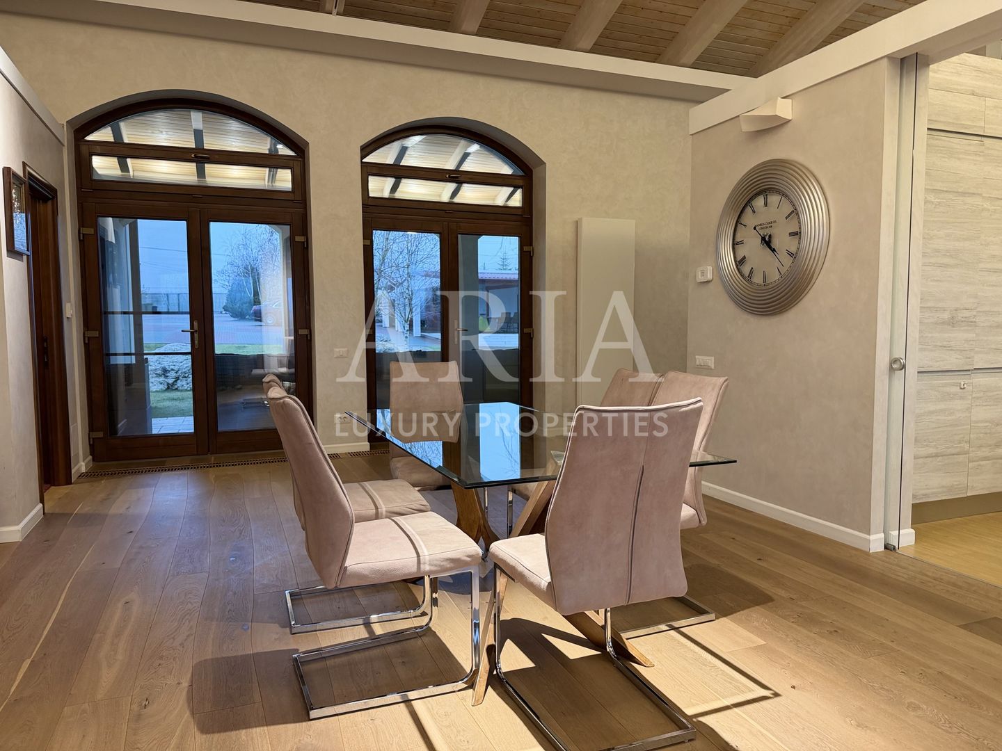 SNAGOV VILA | 36m DESCHIDERE LA LAC | PONTON 250mp | JACUZZI | SPA | BOWLING - Poză 4