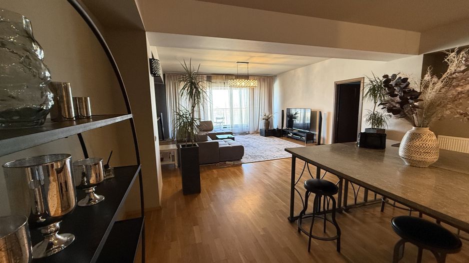 Refugiu Urban cu Lumină Naturală și Eleganță în Inima Pipera - Poză 1