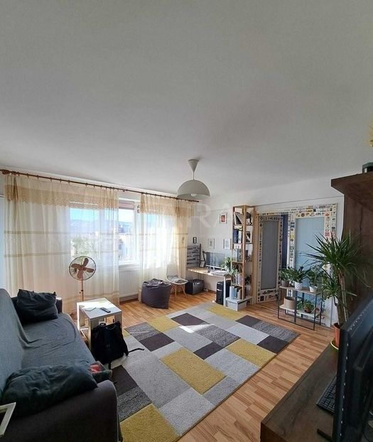 Apartament 2 camere, zonă centrală – ideal pentru locuit sau investiți - Poză 1