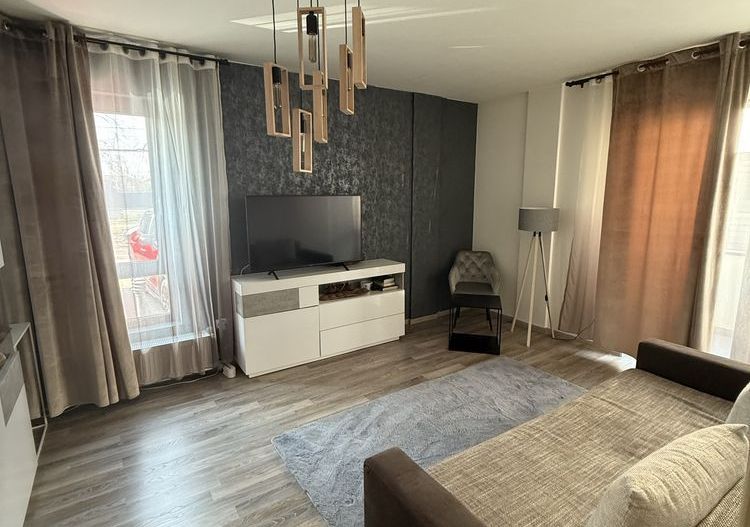 Braytim | 1 Camera | Bucatarie inchisa | Curte proprie | Mobilat si utilat - Poză 1