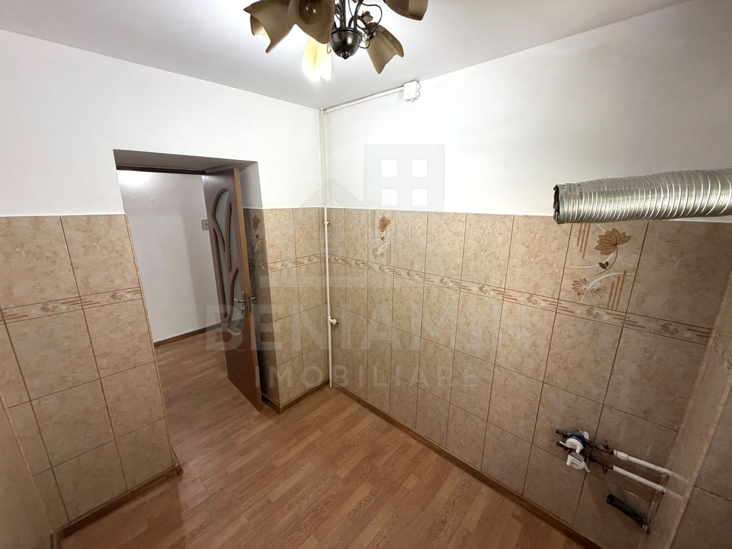 Apartament 2 camere etaj 1 cu teava de gaze 41mp Craiovita - Poză 5