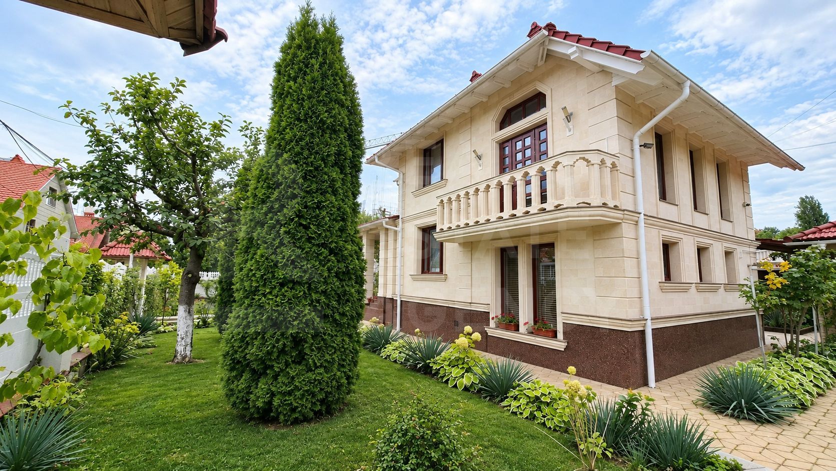 Chirie, casă, 5 camere, Strada Guţu Valentin, Centru - Poză 1