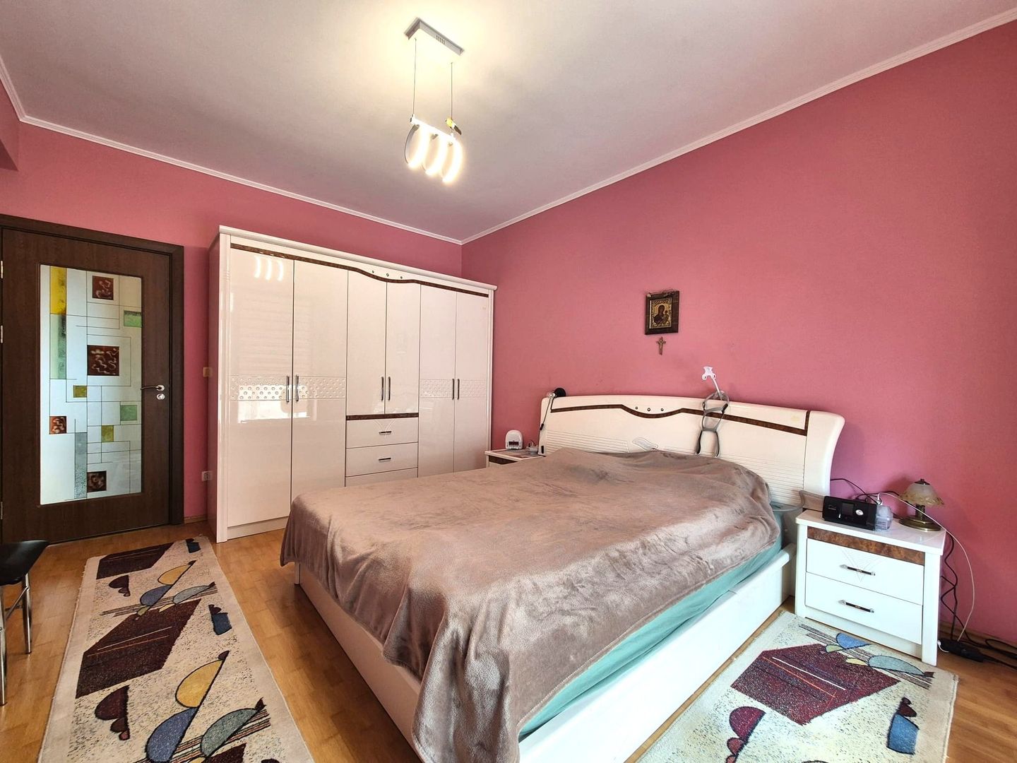 Tractoru, zonă liniștită de case, apartament spațios 3 camere cu garaj - Poză 16