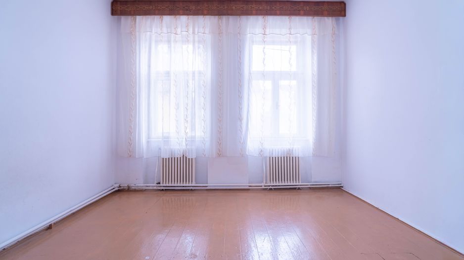 PRET NOU! Apartament la casă, ultracentral– curte proprie și garaj - Poză 4