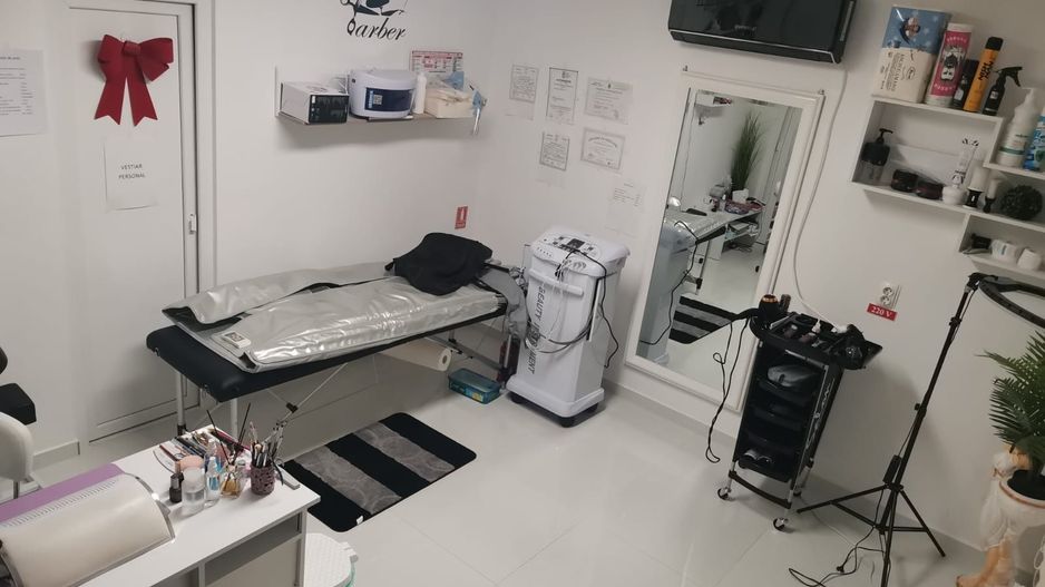 Apartament+spatiu comercial - Poză 1