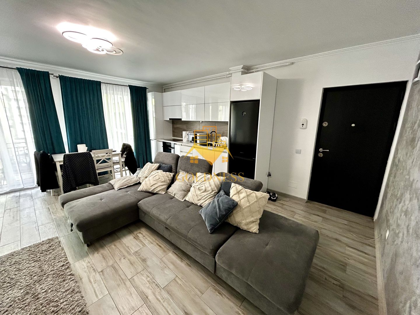 2 camere open space, Parcare, Modern, OMV, Mega Image, Europa - Poză 4