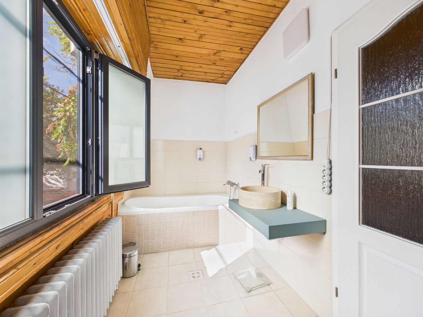 Casă / Vilă cocheta cu 3 camere - de vanzare - zona Basarab - Poză 30