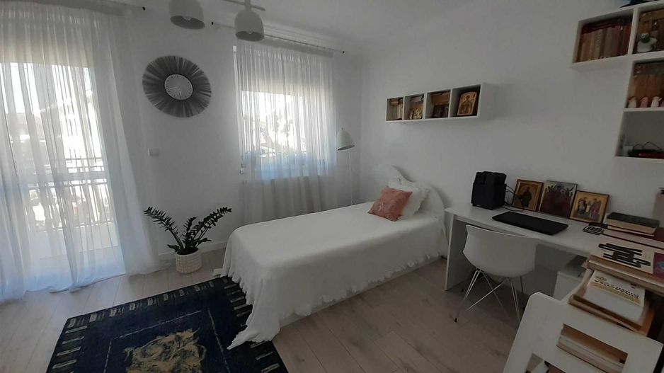 Casa la asfalt,  zona centrala, constructie 2011, renovata - Poză 4