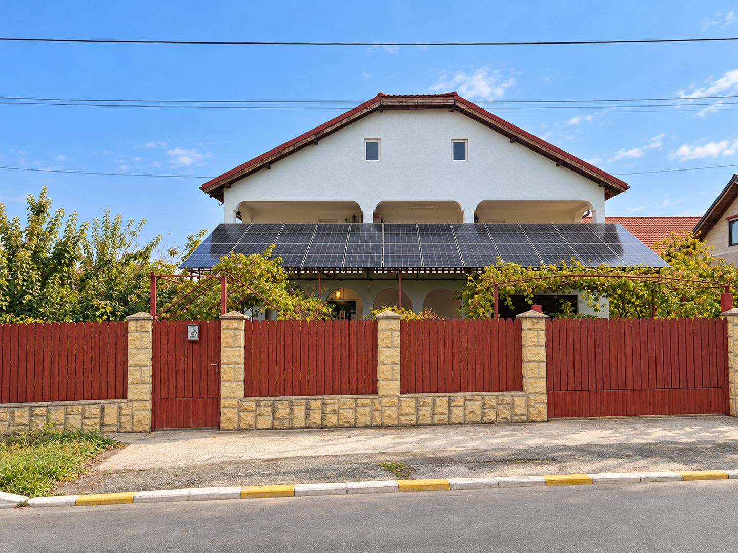 Casă independentă energetic | 387 mp construiți | Teren 1.400 mp - Poză 2