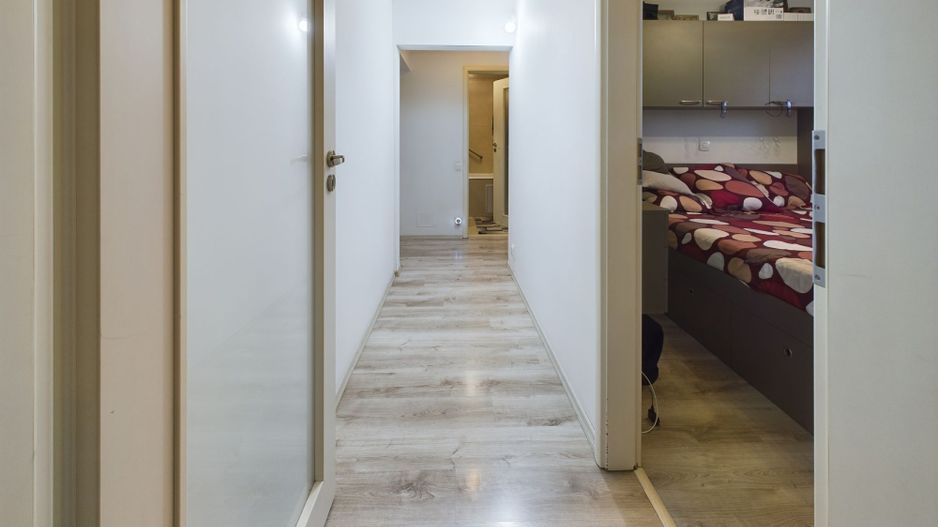 Apartament 3 camere luminos și renovat în zona Apusului - Poză 1