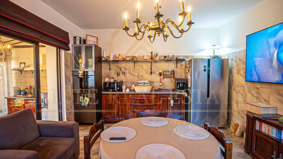 Casa De Vanzare in Palazu Mare - Teren de 455 mp cu Piscina si Garaj - Poză 13
