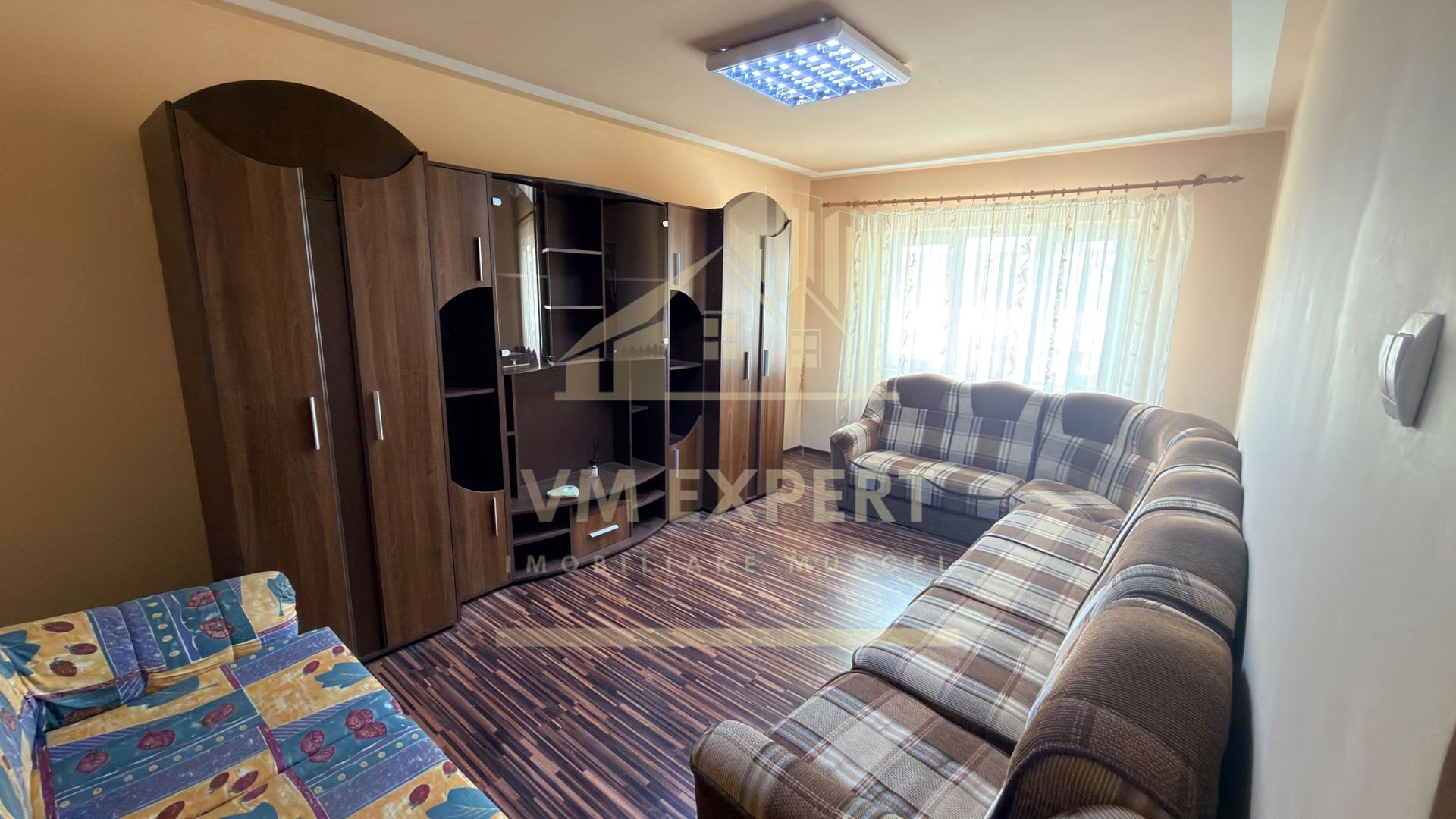 APARTAMENT 2 CAMERE ETAJ 2 DECOMANDAT GRUI CAMPULUNG - Poză 1
