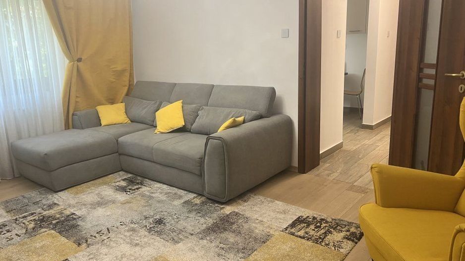 Spre închiriere apartament 3 camere renovat - Poză 9