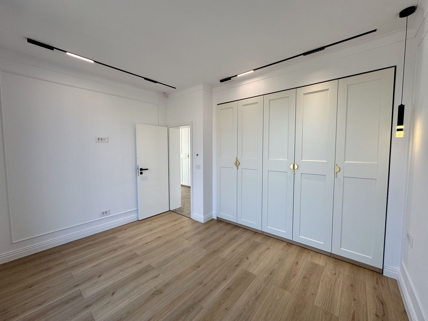 Alege Confortul: Casa Modernă Săcălaz - Poză 9