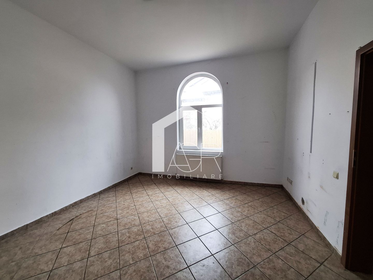 Casa cu 4 camere, zona Central - Poză 7