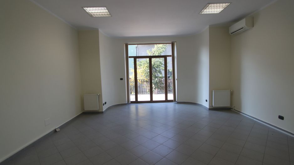 Birouri în vila - zona Balcescu - Poză 1