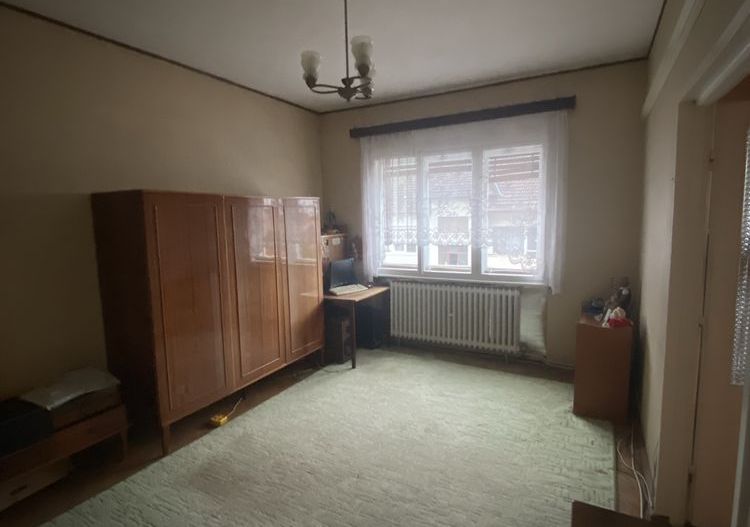 Apartament cu 3 camere si garaj, zona centrala. - Poză 2