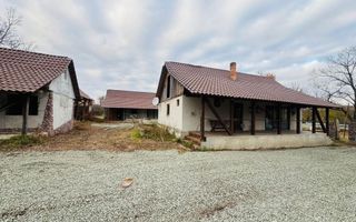 Oportunitate investitie: două reședințe de vacanță/ cabane 3940mp teren - Poză 11