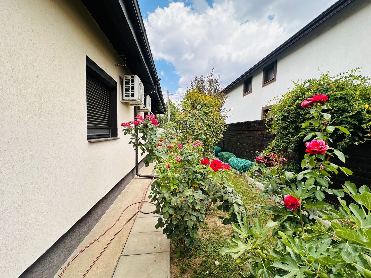 Parter cu structură pentru etaj, curte amenajată și organizare impeca - Poză 9