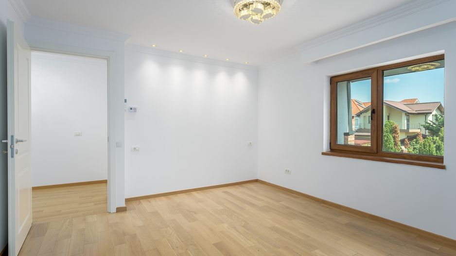 Vilă de inchiriat renovata recent, 1000 mp teren,  terasa de vara - Poză 17