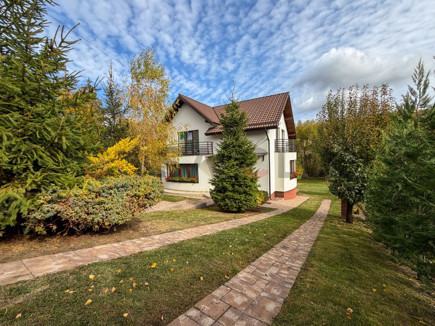 Casa individuală cu teren de 1400 mp, Salicea - Poză 1