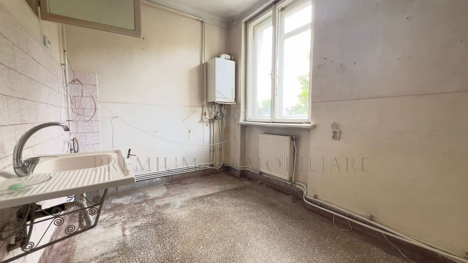 Apartament 2 camere etaj 1 cu boxa zona centrala - Poză 5