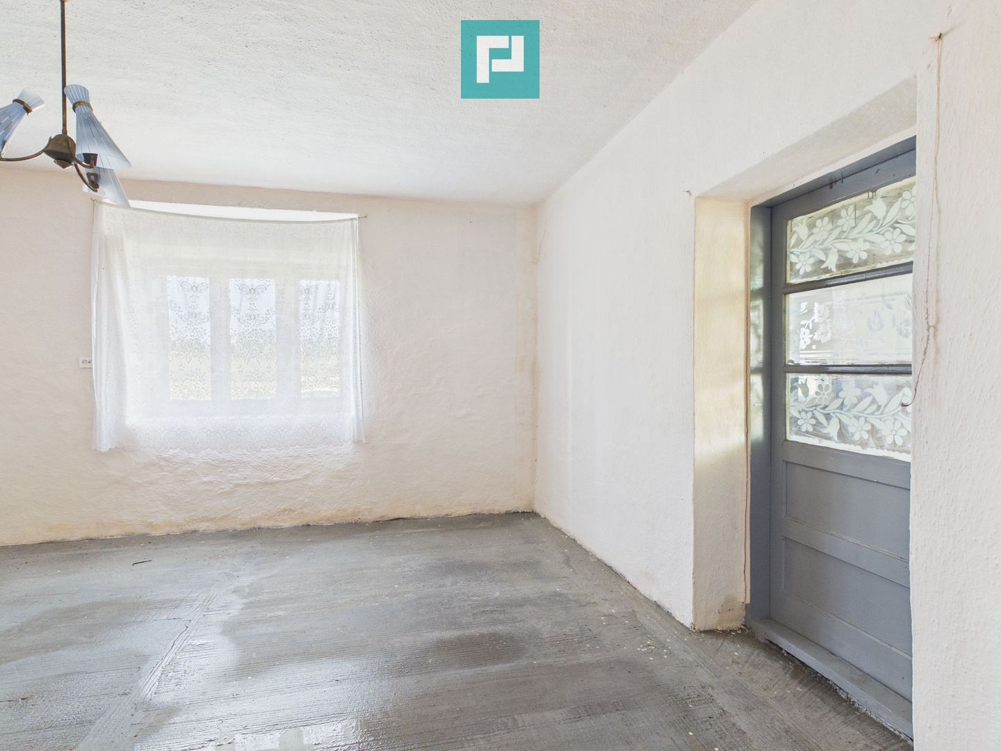 Casă cu teren generos de 6.000 m² - Poză 5