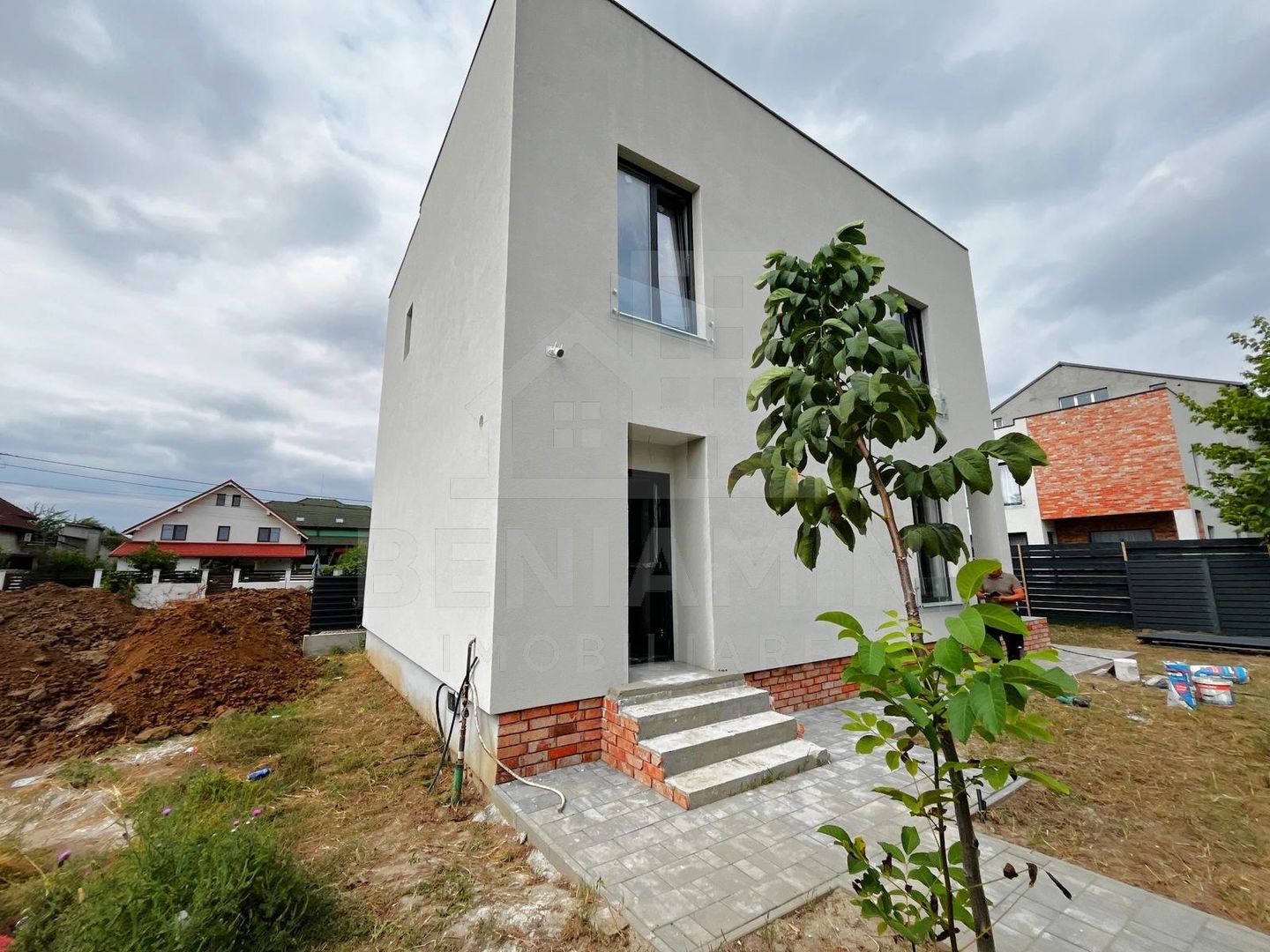 Casa Moderna P+1-Toate Utilitatile-140mp -3 Dormitoare-3Bai-Zona Ford - Poză 3