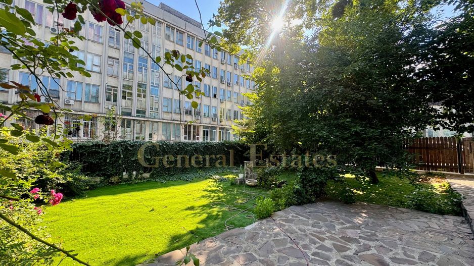 Spre Vânzare Proprietate remarcabilă cu 6 camere în inima Iașului ! - Poză 3