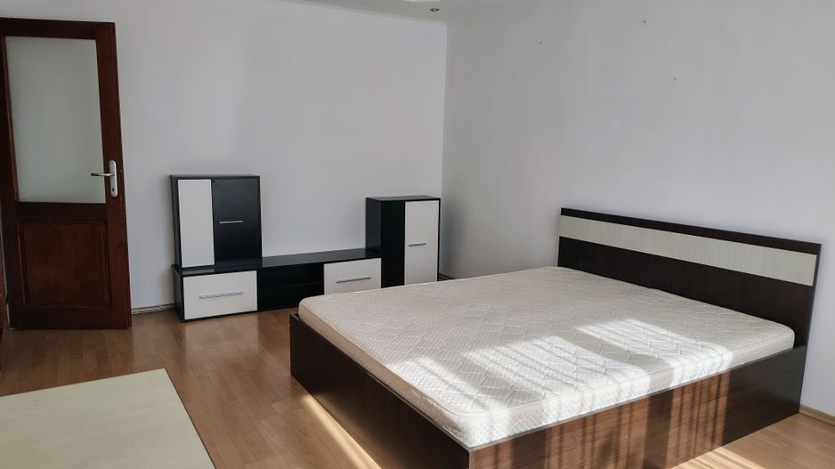 Închiriez 2 camere Str. Onestilor. Pret 300 euro. Comision 50%. - Poză 2
