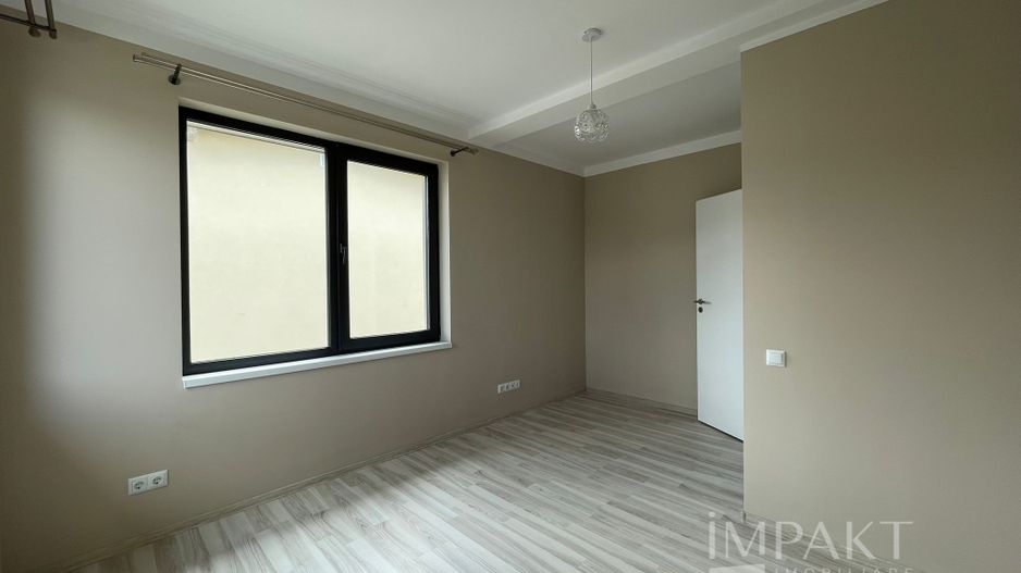 Casă / Vilă cu 4 camere de închiriat - Dezmir - Poză 17