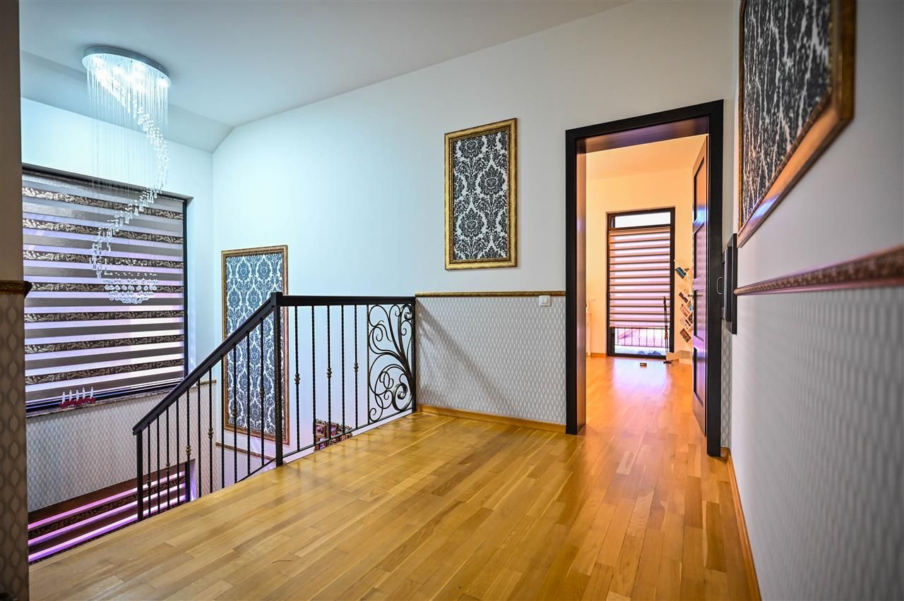 Somptuozitate in stil modern, 2 garaje, 3 terase, totul pe 1.000 mp teren - Poză 47