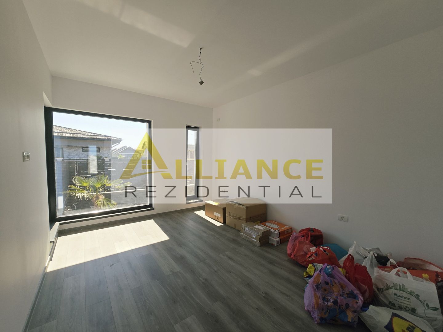 Casa moderna- 100m de autobuz-placa de beton-beci-aspensoare-gazon - Poză 8