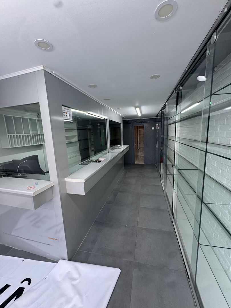 Spațiu comercial complet echipat - Poză 16