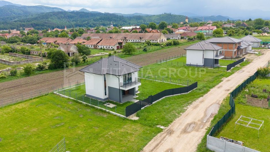 Casa individuala 4 camere, teren de 596 mp, partial mobilata, Cristian - Poză 17
