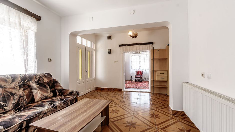 Casă cu 2 corpuri de clădire în Pecica, Arad. - Poză 9