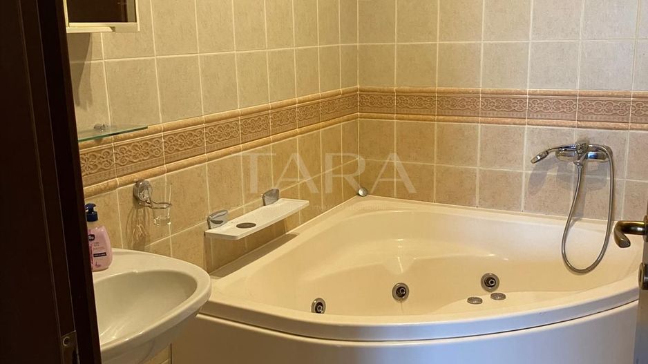Apartament spațios de 2 camere, terasă, Grand Hotel Italia. - Poză 4