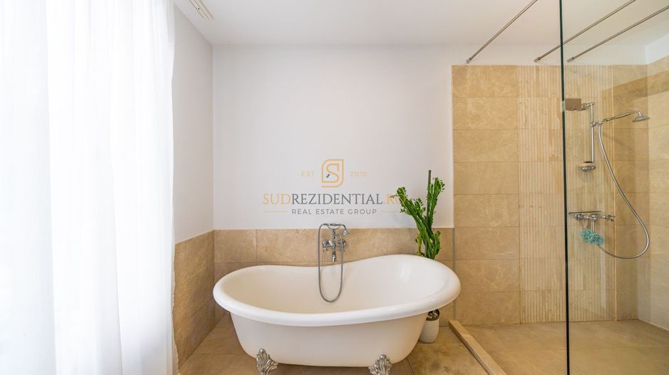 Resedinta spectaculoasa  – Vila exclusivista deschidere directa la lac - Poză 22