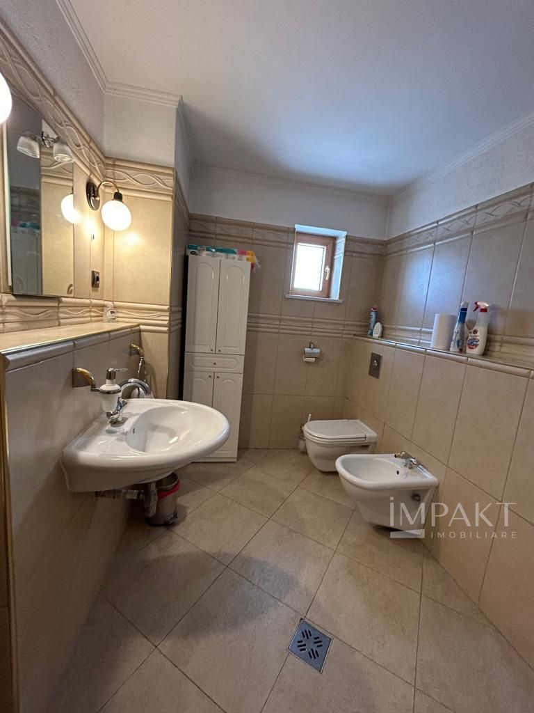 Vila individuala de lux de inchiriat, in cartier Gruia aproape de Cetatuie! - Poză 28
