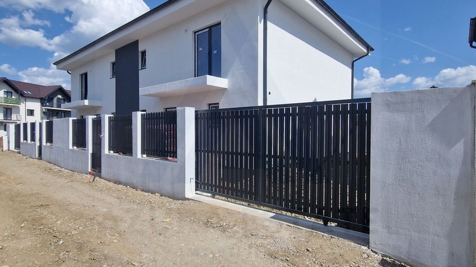 Casa tip duplex 125 mp utili 4 camere curte libera 138 mp in Selimbar - Poză 2