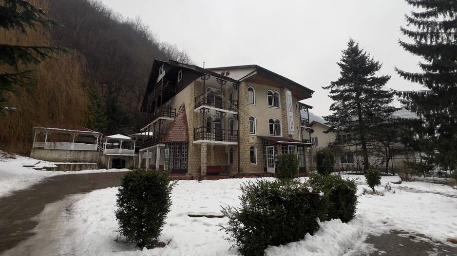 Hotel / Pensiune de vânzare în Central, Slanic-Moldova - Poză 2