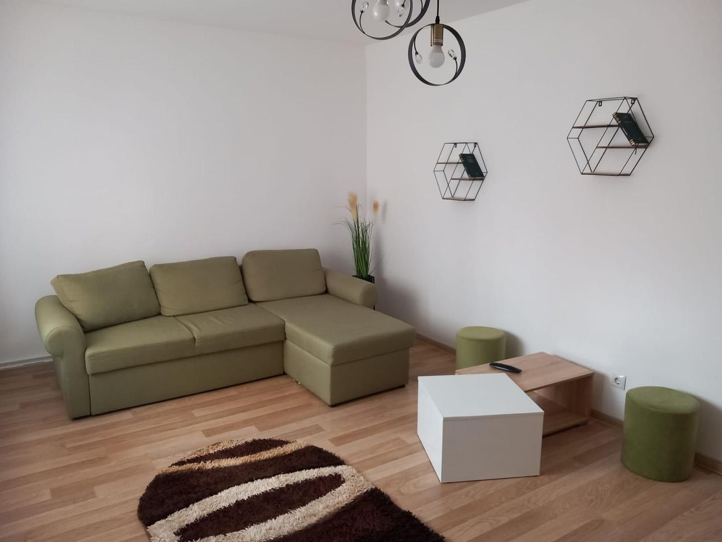 Apartament 2 camere decomandat - Rovine - Poză 1