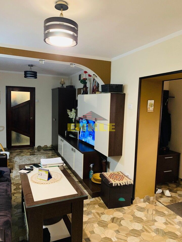 De vanzare Spatiu Comercial cu preluare afacere + Apartament 3 camere. 130.000 Euro Negociabil - Poză 1