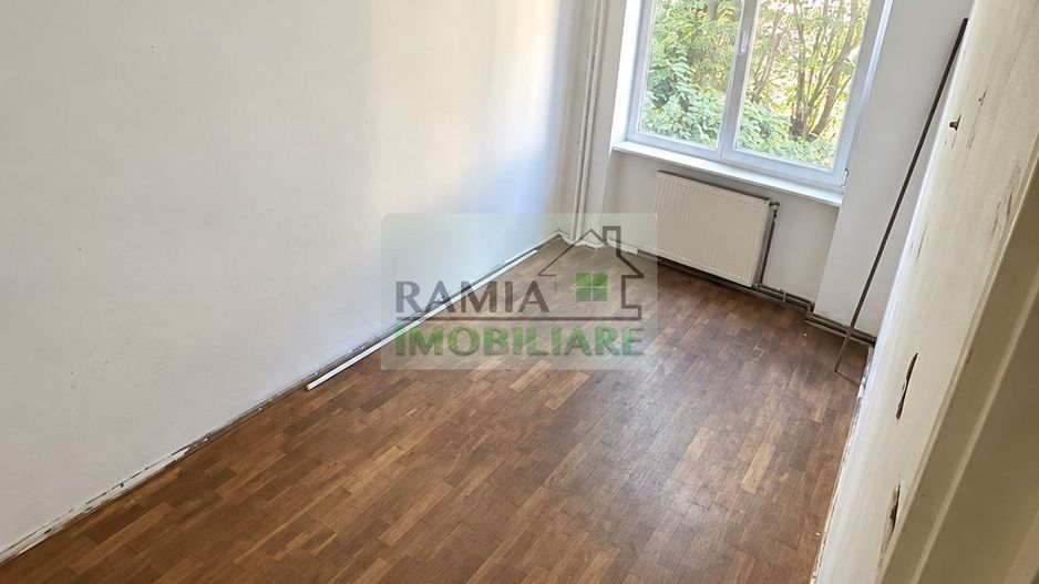 Apartament 3 camere Tractorul, ideal pentru renovare și personalizare - Poză 4