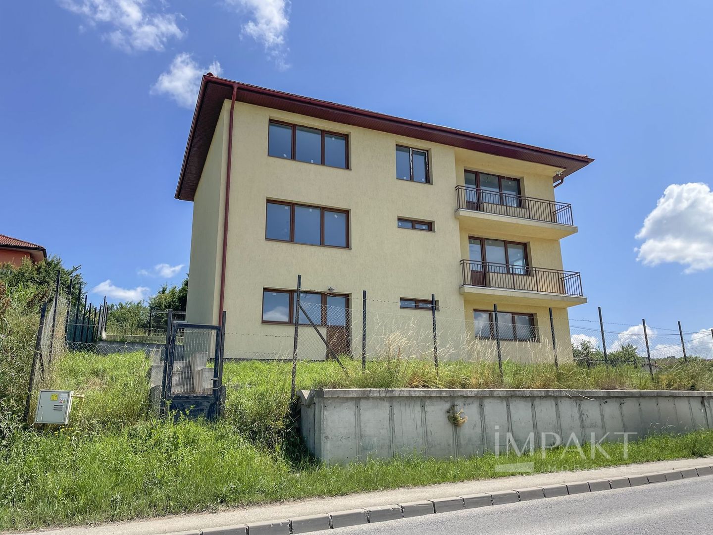 Casa individuala pe 3 niveluri pretabila pentru birouri, in cartierul Iris - Poză 1