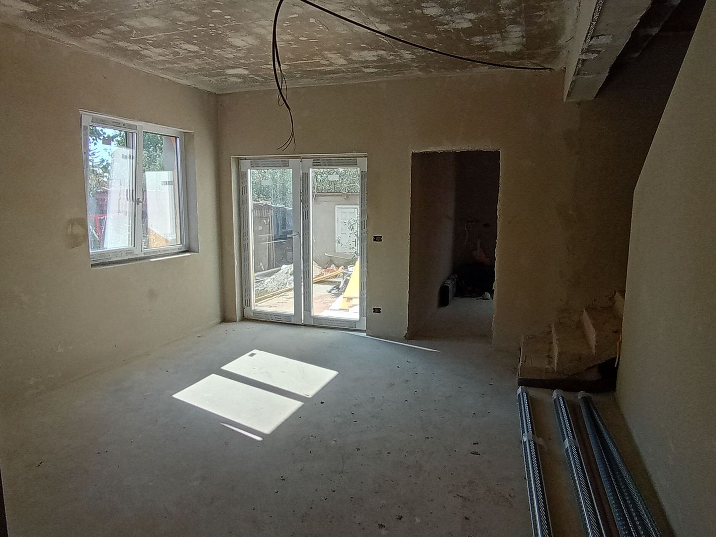 Sanandrei Duplex cu 4 Camere, Drum Asfaltat, Toate Utilitatiile - Poză 3