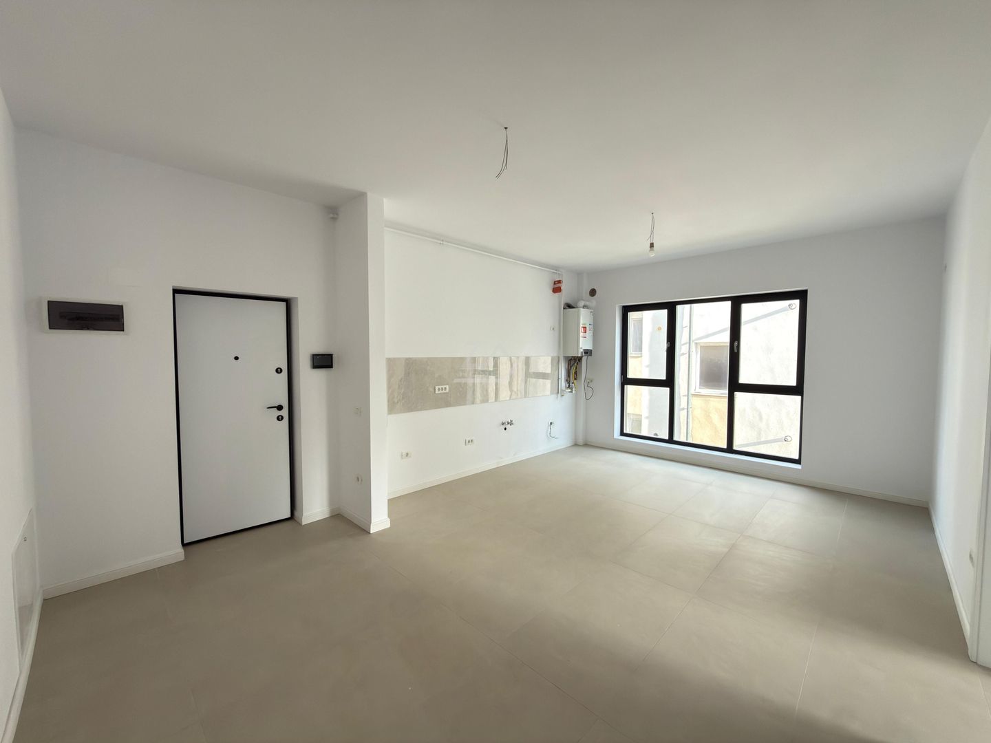 Bloc finalizat la asfalt. Etaj 1. Loc de parcare. - Poză 2