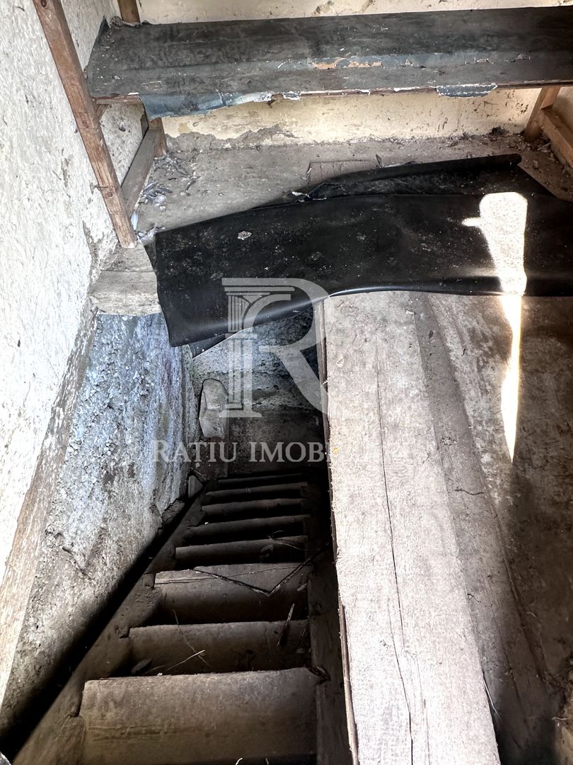 Casa cu anexe si pivniță | Teren intravilan generos | Sannicolau Roman - Poză 17