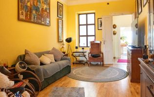 2 camere. Adresă centrală. 99 mp construiți. 2 băi. Etaj 3.