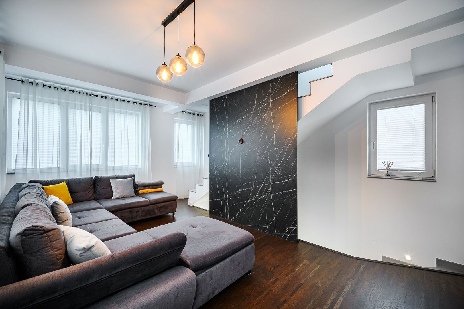 Duplex Superfinisat cu 2 Parcari Buna Ziua - Poză 1